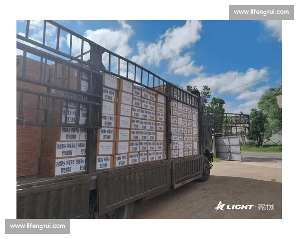 奥运冠军龙道一驰援家乡榕江:携物资投身救灾一线 奥运冠军龙道一驰援家乡榕江:携物资投身救灾一线