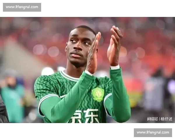 晋鹏翔 “伊夫耶库里” 响彻金州！大连球迷力挺第六外援